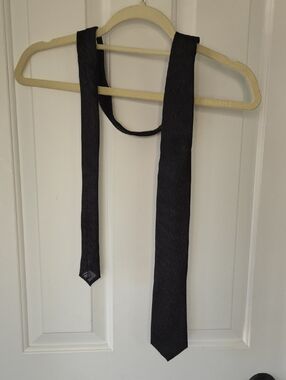 Kenneth Cole Dark Black Textured Slim Tie